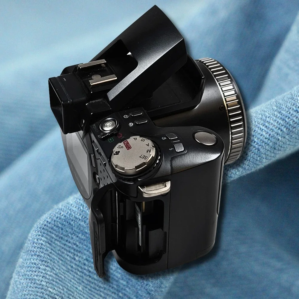 Classic Fujifilm Finepix 6900 Zoom Digital Camera 3.1MP Super CCD With Case